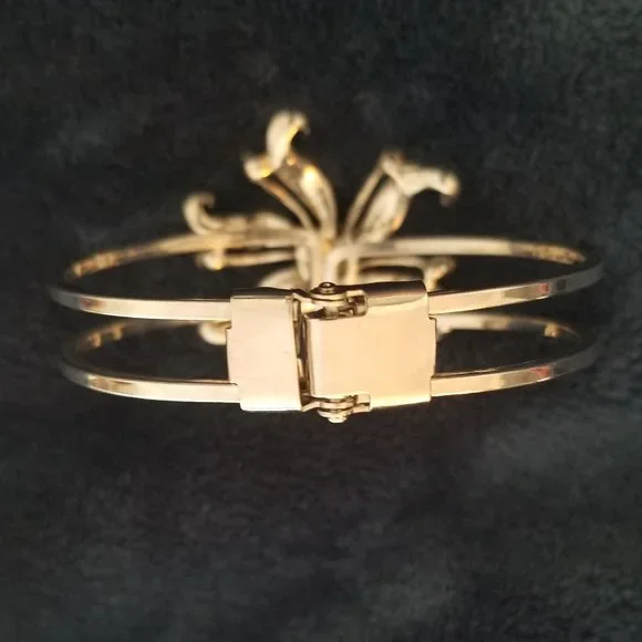 Red Rhinestone Hinged Bracelet - Picture 4 of 4